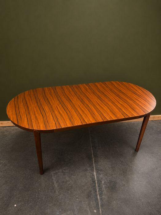 Mesa de jantar extensivel em Pau-Ferro
