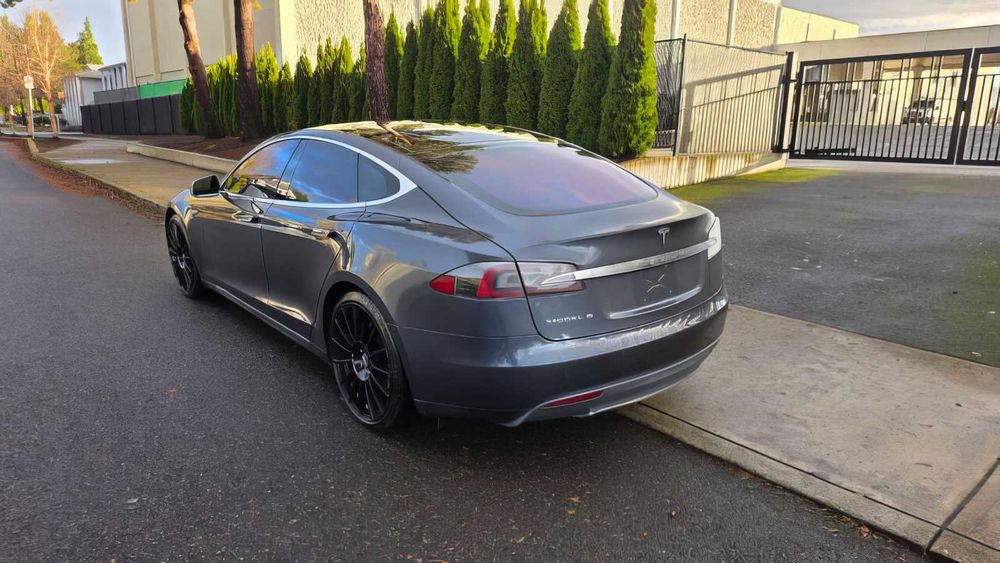 Tesla Model S 85      2014