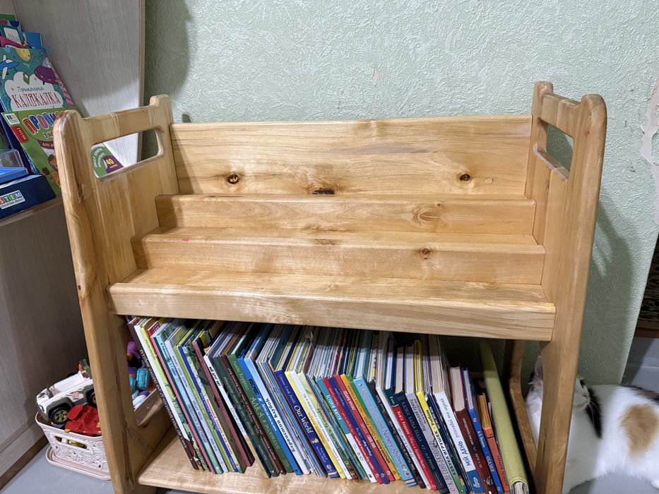 Книжкова полиця дитяча