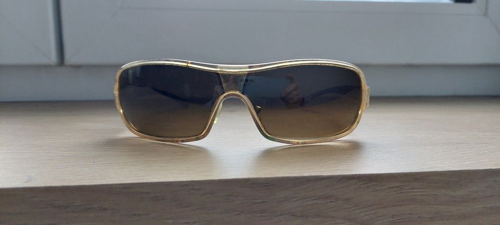 Sprzedam  okulary przeciwsłoneczne Prada.