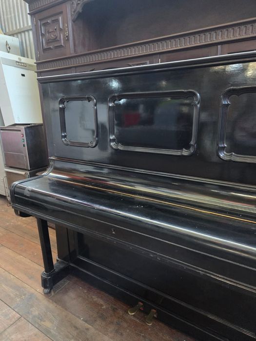 Piano alemão em bom estado