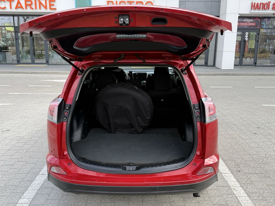 Toyota RAV4 2017 рік