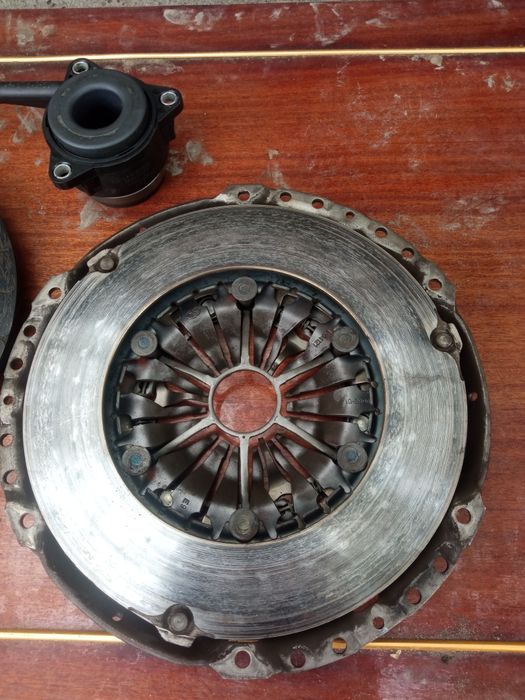 Двохмасовий маховик