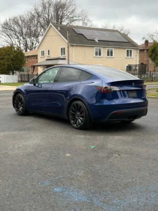 Tesla Model Y      2023