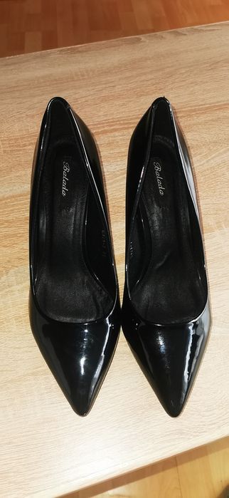 Czarne szpilki..