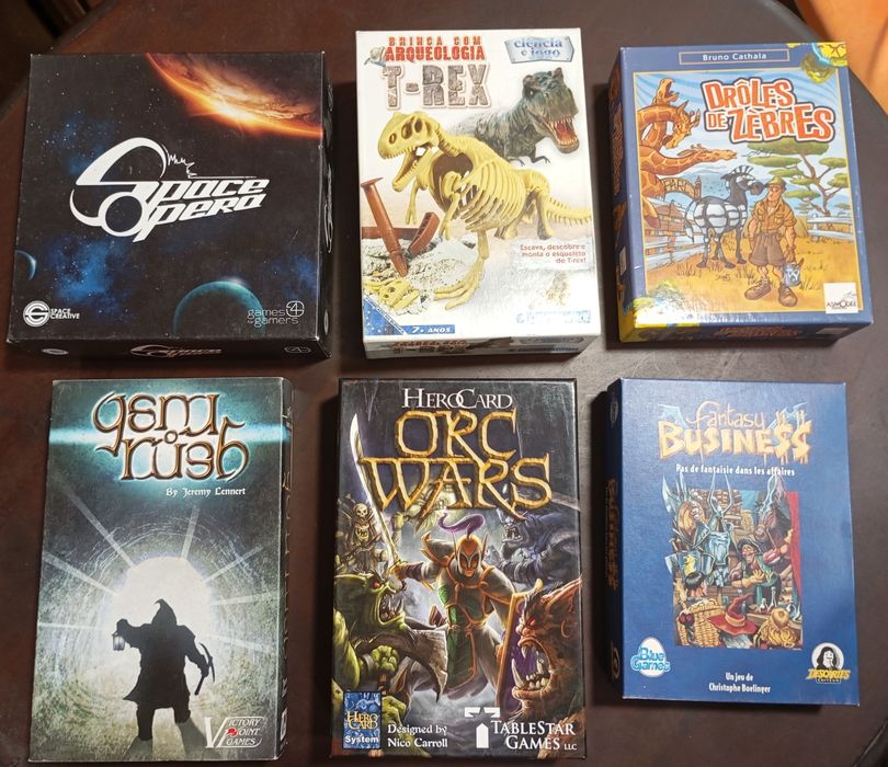 Vários jogos de tabuleiro a 5€ cada