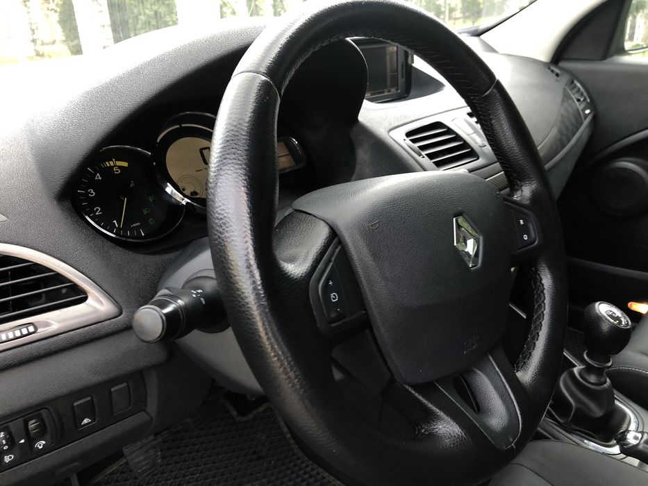 Подам рено меган 2012 рік