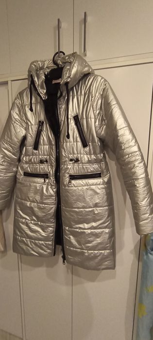 Sprzedam nową kurtkę zimową  srebrną