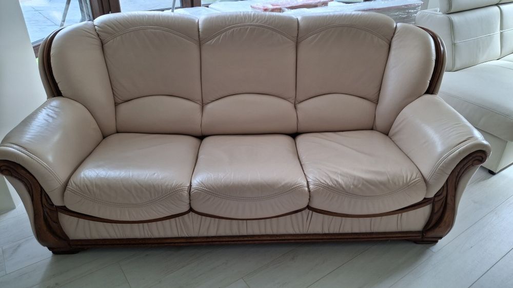Sofa skórzana z funkcją spania , po regeneracji