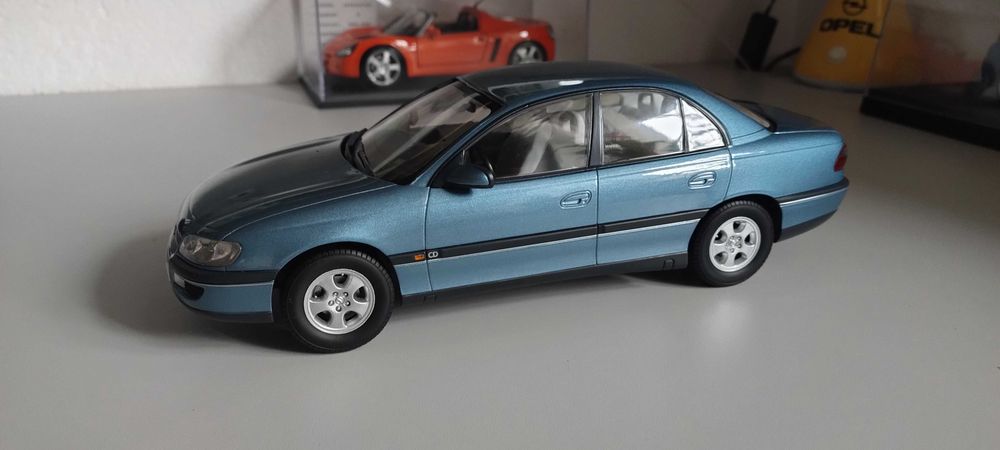 Opel Omega B Triple9 1:18
