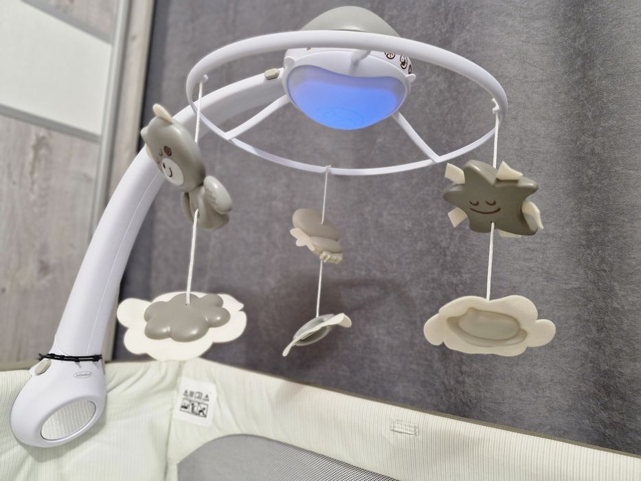Дитяче ліжко Chicco + дитячий мобіль
