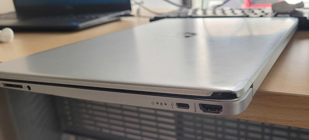 HP 15s / Ryzen 5 5500U / 8GB / 512GB SSD / Full HD