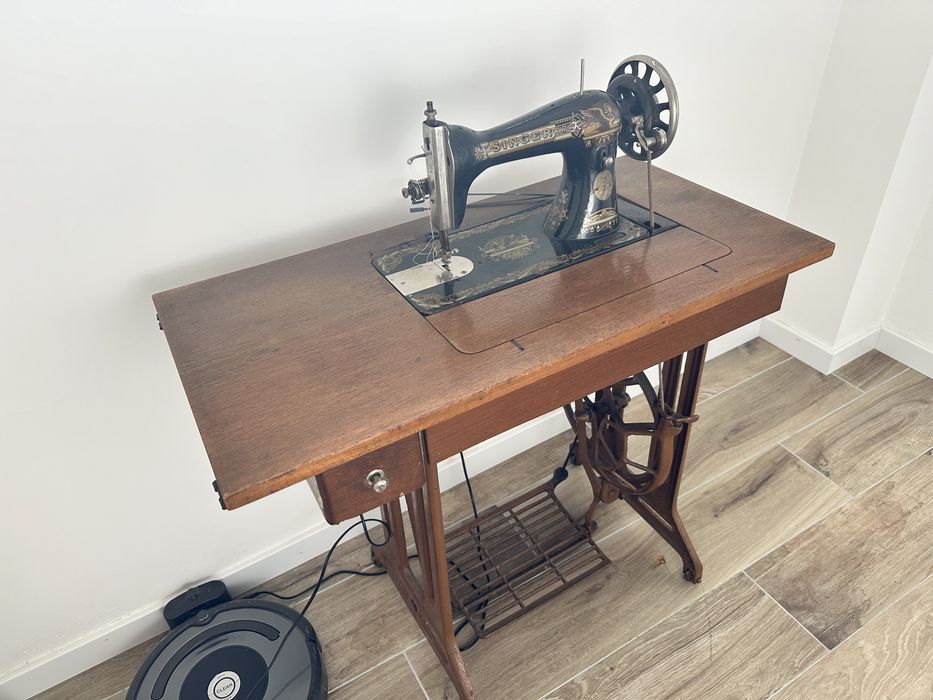 Máquina de costura singer antiga