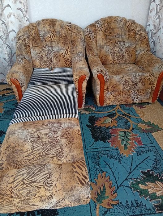 Продать кресла б/у