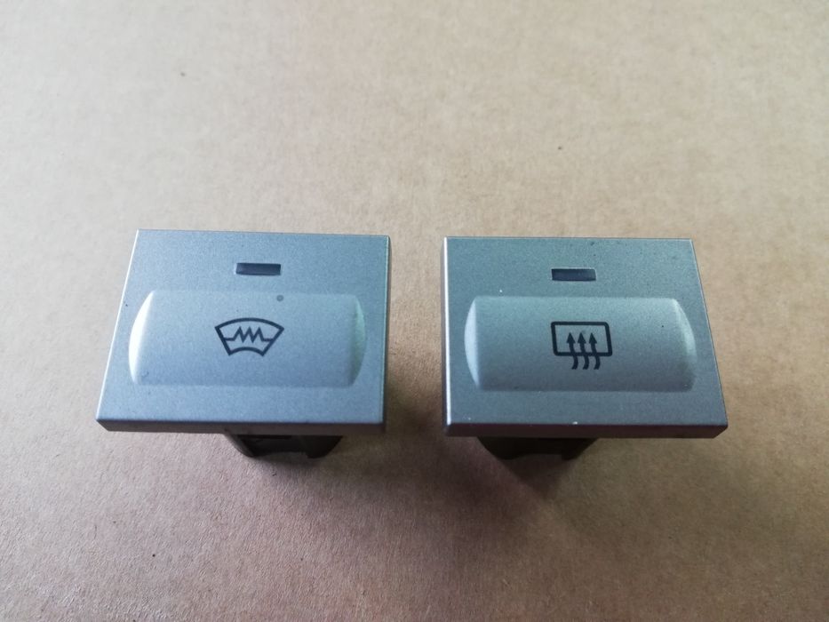 Włącznik przycisk podgrzewania szyb srebrny przód tył Focus Kuga C-max