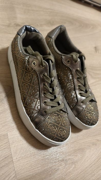 Damskie buty Guess 38