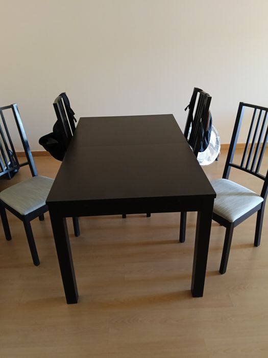 Mesa de sala com 4 cadeiras