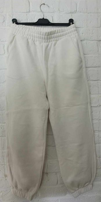 Białe dresy Reserved