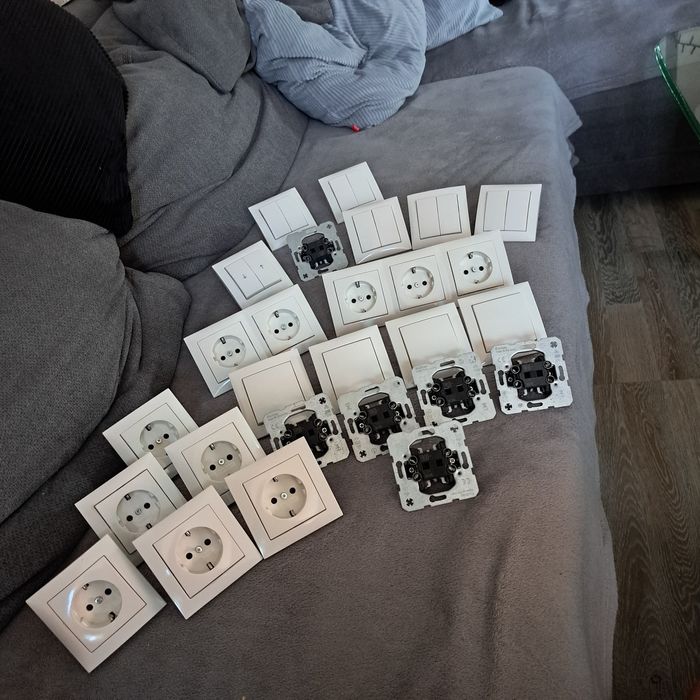 Sprzedam gniazdka ,,ramki firmy Berker  i nie tylko