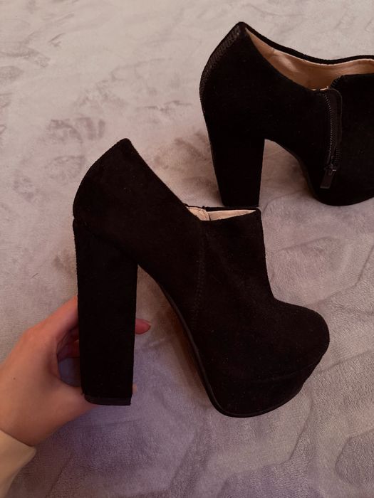 Черевики на підборах