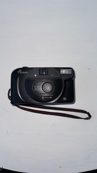 Câmara analógica Premier PC-6611 com flash.
