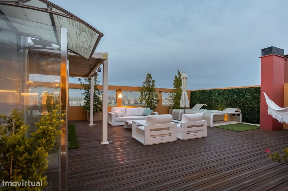 Um Apartamento com Alma de Moradia ; T3+1 + Terraço de 143 m²