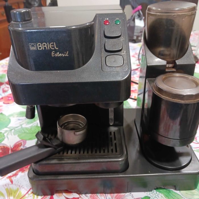 Máquina de café com muinho