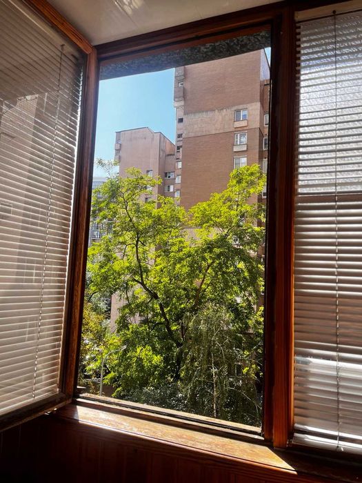 Здається світла та затишна квартира в будинку-шоколадці на Антоновича.