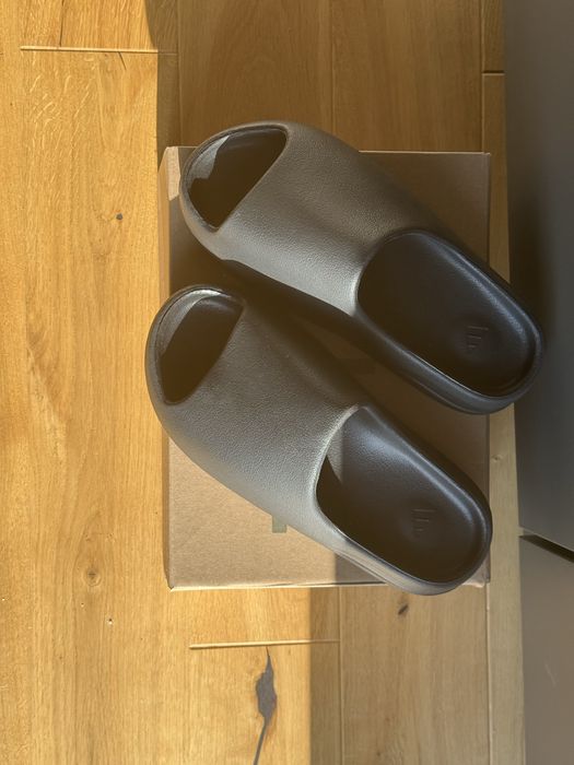 Klapki Yeezy slide