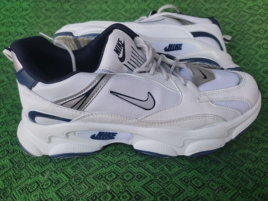 Продам кросівки Nike 43 розмір