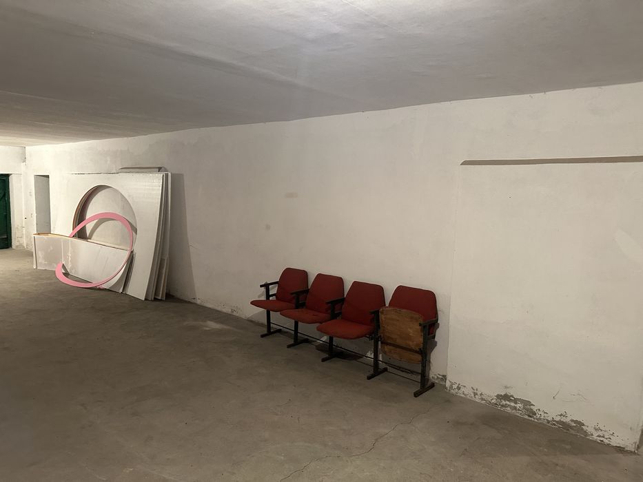 Продається приміщення вільного призначення в пригороді Тернополя.