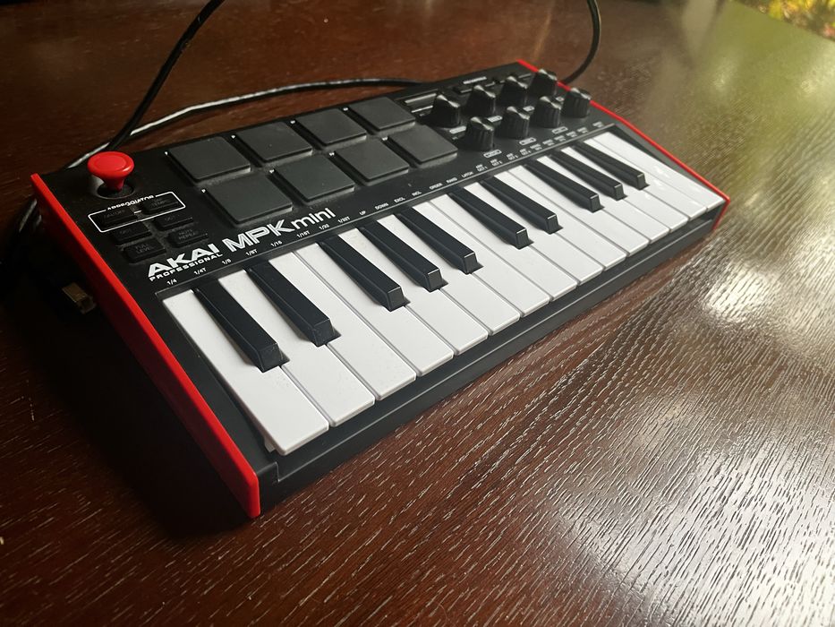 many_berry AKAI MPK mini plus 未開封未使用品 MPK mini plus | 【クロサワ楽器店オンラインショップ】いい楽器