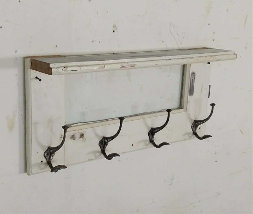 ANTIGA Prateleira de Parede / Expositor, com 4 Cabides Antigos em Ferro Fundido, Originais. "Restaurada!"