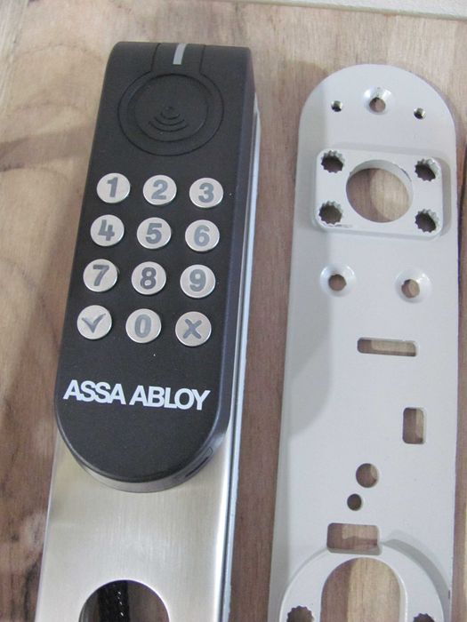 2 Elektroniczne zameki do drzwi drzwi na kod ASSA ABLOY Aperio E100