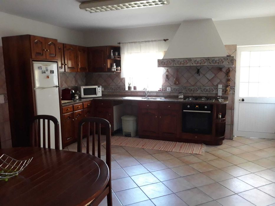 1ha Quinta murada com casa de habitação e terreno agrícola