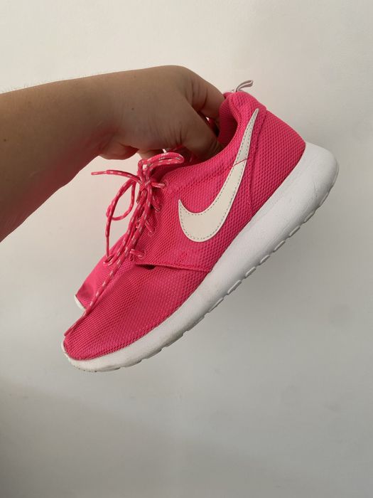 Śliczne, dziewczęce sportowe buty neonowy róż Nike