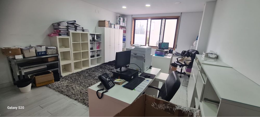 Loja c/ 451m2 em Gaia, Avenida Vasco da Gama, N222, Vilar Andorinho