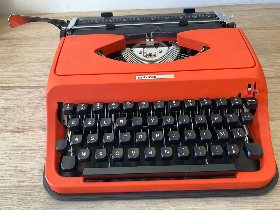 Máquina de escrever  ***  Antares 130
