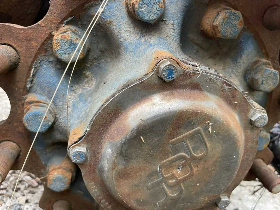 Вісі та ресори до напівпричипів