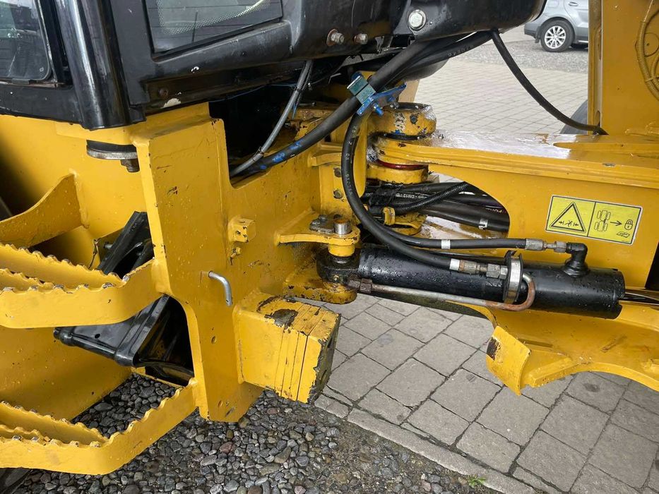 Фронтальний навантажувач Caterpillar 908H  2011 року