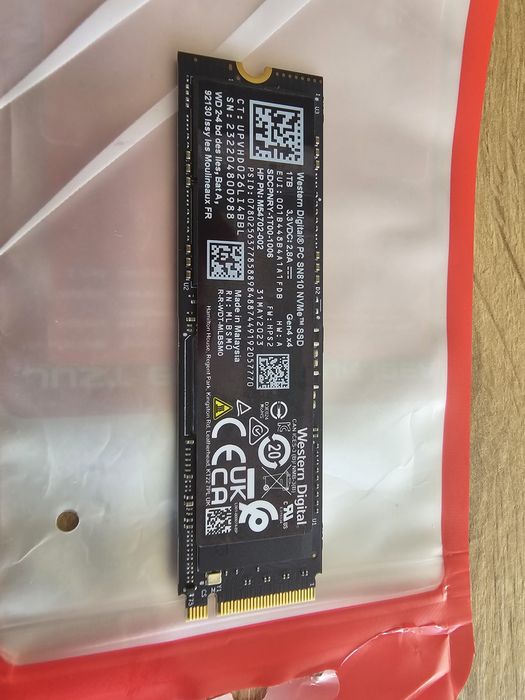 Western Digital  SSD 1TB  (6500 mb/s)