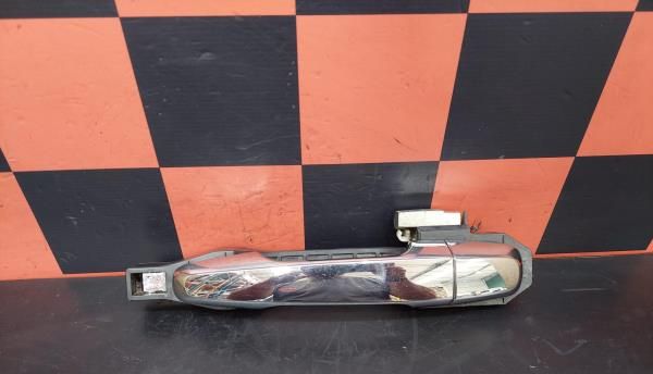 Puxador porta frente esquerda MITSUBISHI L 200 / Triton Pick Up Chassi