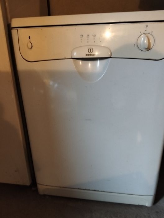 Посудомийка Indesit D61
