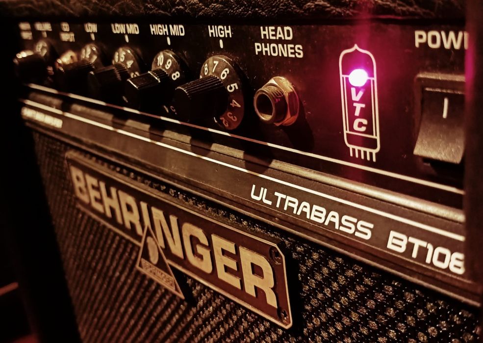 Wzmacniacz do gitary basowej Behringer combo piecyk do: gitara elektryczna basowa