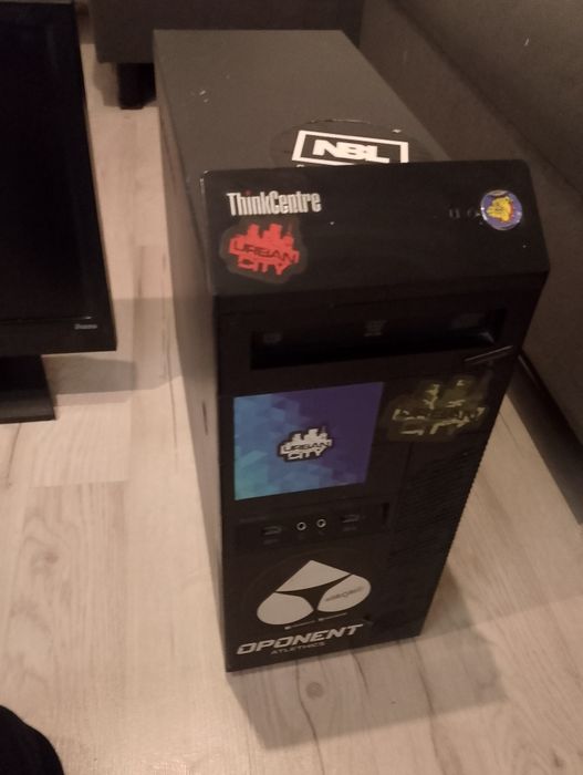 komputer+monitor+okablowanie