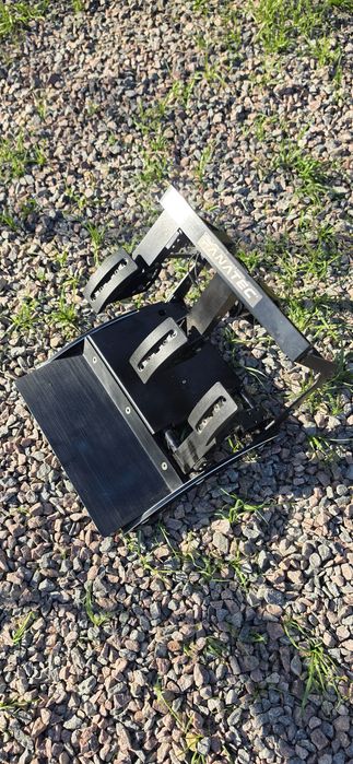 Продам Fanatec ClubSport Pedals V3