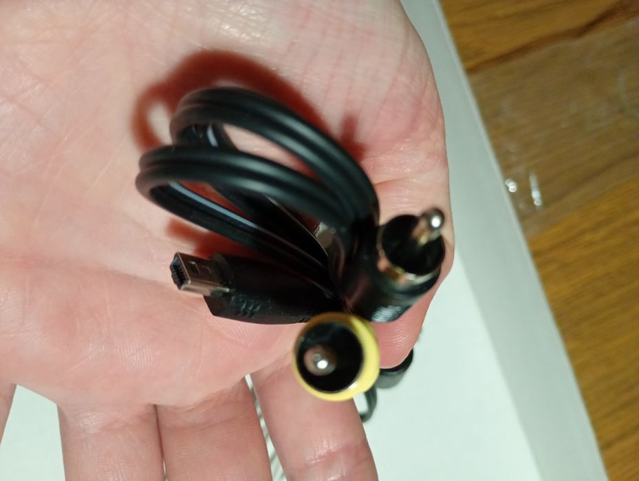 Кабелі USB: Micro-USB, Mini-USB, перехідник USB  — Mini-USB, Mini-USB