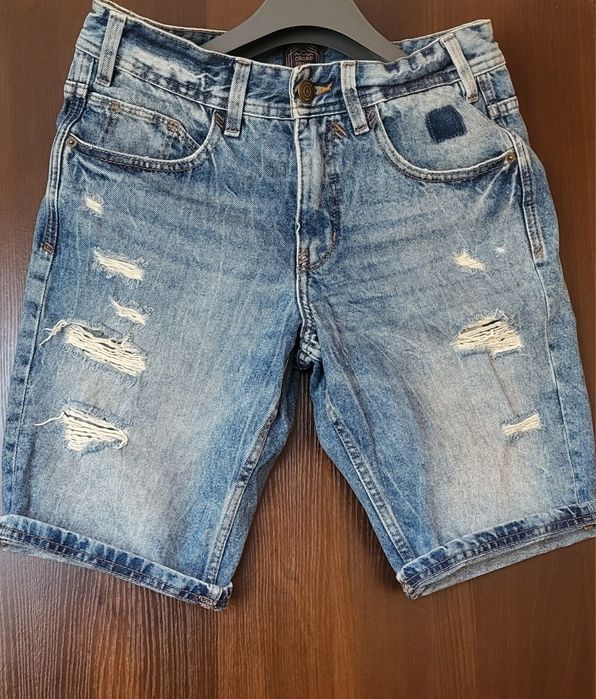CROPP Męskie Jeansowe szorty z przetarciami size 28 Spodenki