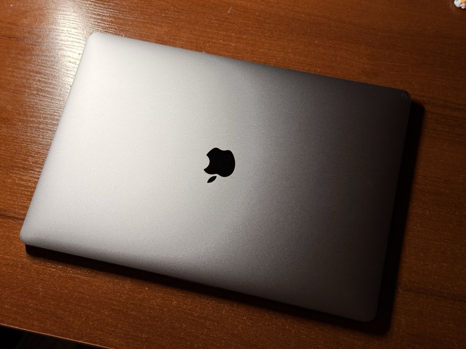 Macbook pro 15 2016 i7 256 gb