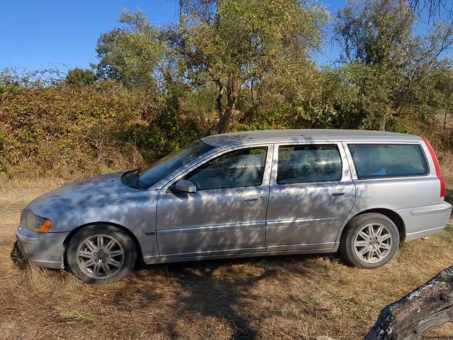 Volvo V70 2.4 D5 (D5244T5) — 2006 — 411.000 km Avaria no motor — muitas peças novas — matrícula alemã